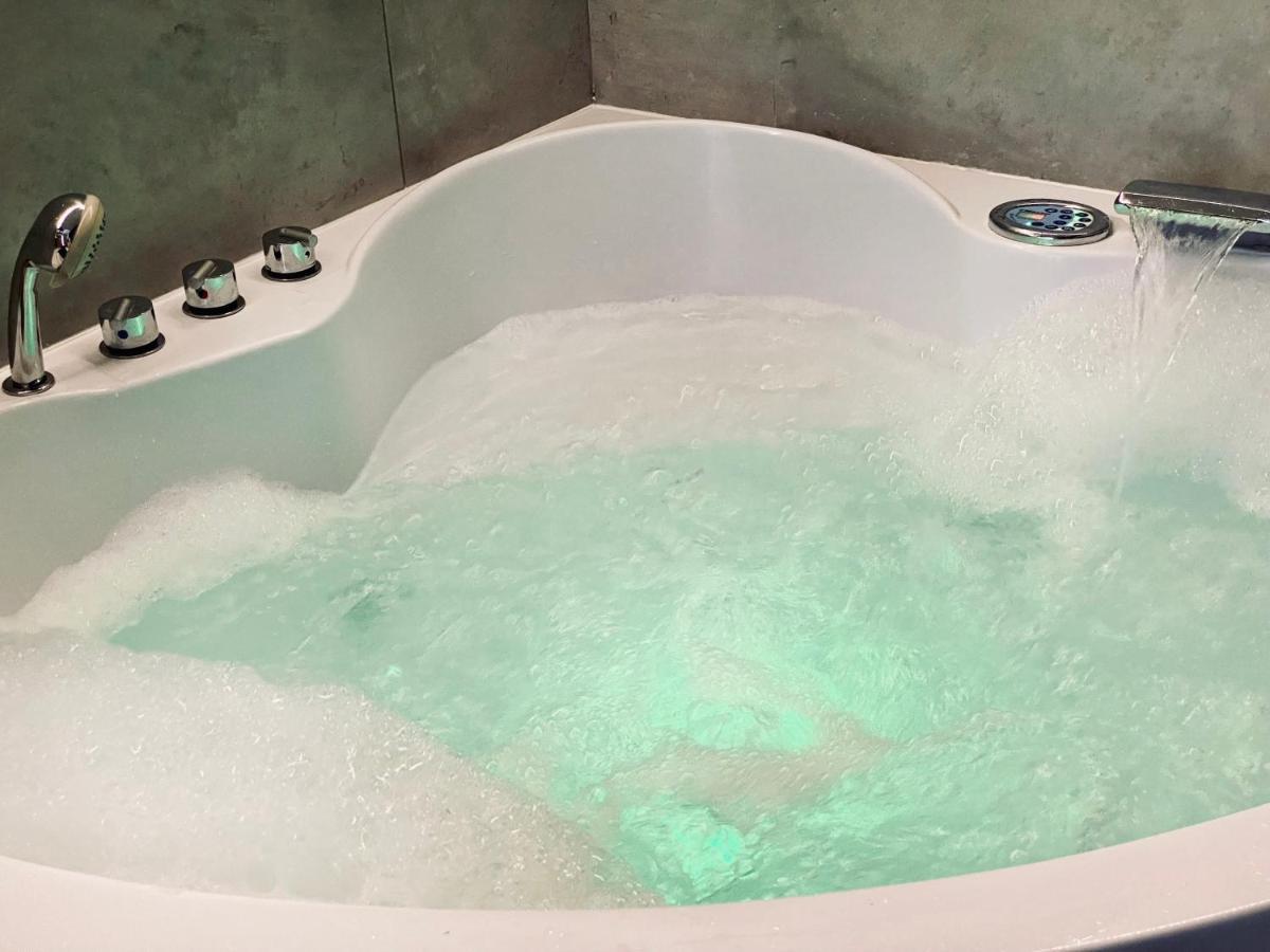 Apartment Premium Jacuzzi For Couples, Old Town Krakow Dış mekan fotoğraf